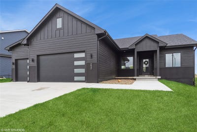 /international/us/7040-lake-ridge-avenue-des-moines-ia-110099123477/