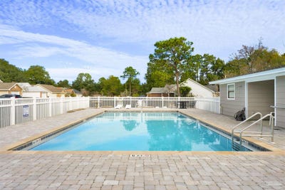 /international/us/7171-n-9th-ave-pensacola-fl-110107342964/