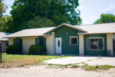/international/us/905-n-9th-street-san-saba-tx-110119685401/