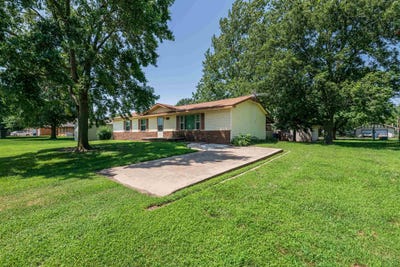 /international/us/311-n-pratt-st-mount-hope-ks-110101071546/