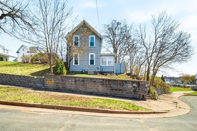/international/us/415-n-dewey-street-eau-claire-wi-110107390633/