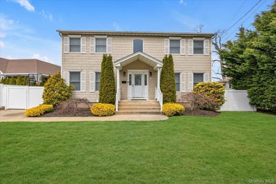 /international/us/3249-woodward-avenue-wantagh-ny-110107314386/