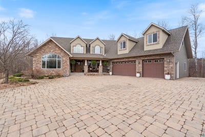 /international/us/5023-red-cedar-st-hermantown-mn-110107848038/