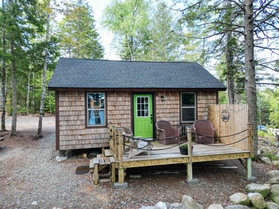 /international/us/147-woodcock-drive-lincoln-me-110108334639/