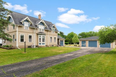 /international/us/410-412-jones-avenue-fort-atkinson-wi-110108828075/