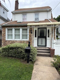 /international/us/20905-hollis-avenue-queens-village-ny-110109714038/