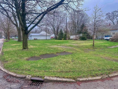 /international/us/1022-howard-street-niles-mi-110107015466/