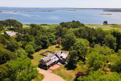 /international/us/15-tamarack-lane-oak-bluffs-ma-110100772202/