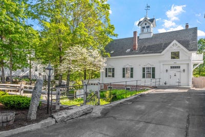 /international/us/11-highland-street-meredith-nh-110107936753/