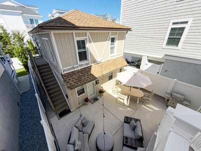 /international/us/14-n-adams-ave-margate-nj-110108478408/