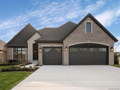 /international/us/13924-arthur-court-washington-twp-mi-110105413293/