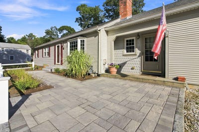 /international/us/53-hadrada-lane-centerville-ma-110107828437/