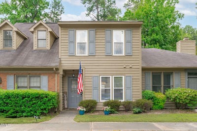 /international/us/11-stone-village-court-durham-nc-110100195974/