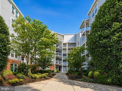 /international/us/3176-summit-square-drive-oakton-va-110109493262/