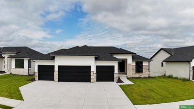 /international/us/5504-n-212th-avenue-elkhorn-ne-110106984280/