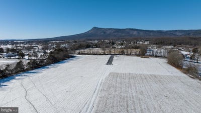 /international/us/dave-berry-road-mcgaheysville-va-110107795714/