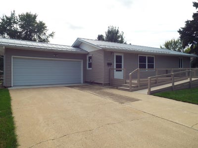 /international/us/933-8th-street-sibley-ia-110119966718/