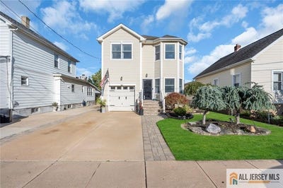 /international/us/17-center-street-south-river-nj-110110348893/