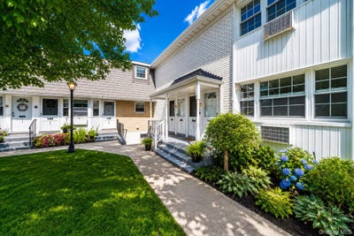 /international/us/4715-wilshire-lane-oakdale-ny-110119703879/