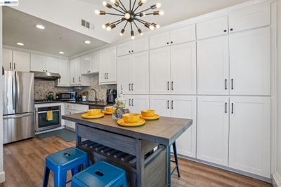 /international/us/1255-n-los-robles-ave-pasadena-ca-110106814397/