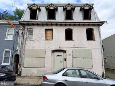 /international/us/1113-1115-upland-street-chester-pa-110108126992/