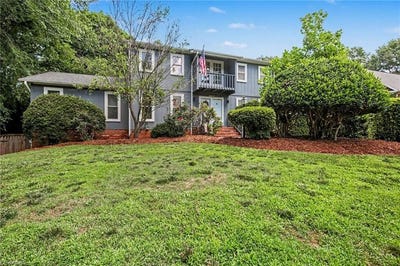 /international/us/8805-willowmede-drive-lewisville-nc-110110239814/