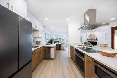 /international/us/38-antigua-ct-coronado-ca-110107630360/