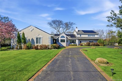 /international/us/31-the-moor-east-islip-ny-110108452266/
