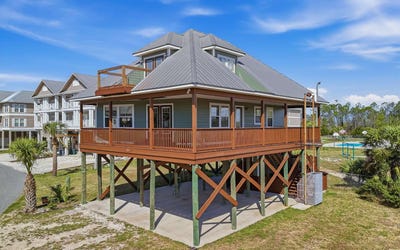 /international/us/181-e-3rd-ave-horseshoe-beach-fl-110106977994/
