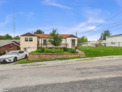 /international/us/51-s-8th-hamilton-il-110100217396/