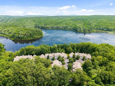 /international/us/98-saw-mill-pond-rd-fitchburg-ma-110100198488/