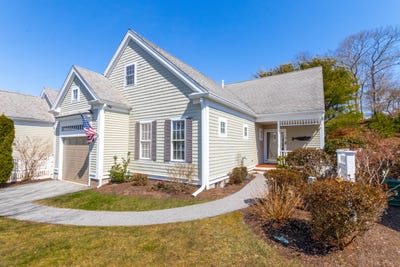 /international/us/13-hollyhock-knoll-court-bourne-ma-110107319345/