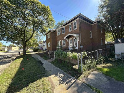 /international/us/1011-15th-avenue-rockford-il-110110405675/
