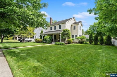 /international/us/402-enos-place-ho-ho-kus-nj-110108473258/