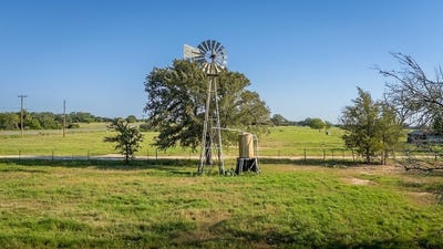 /international/us/3971-u-s-77-hallettsville-tx-110102614779/