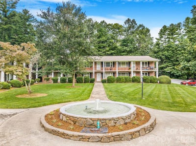 /international/us/102-boyd-drive-flat-rock-nc-110101918524/
