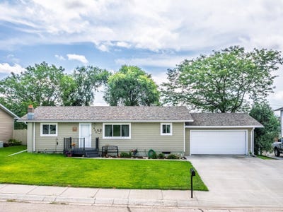 /international/us/900-summit-street-belle-fourche-sd-110106957782/