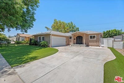 /international/us/18725-martha-st-tarzana-ca-110108629867/