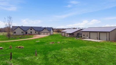 /international/us/5365-159th-avenue-se-kindred-nd-110109117029/
