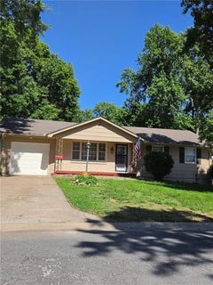 /international/us/207-sw-pinnell-drive-lee-s-summit-mo-110108058077/