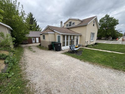 /international/us/w164n9039-water-st-menomonee-falls-wi-110108170194/