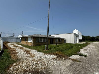 /international/us/145-s-washington-street-bushnell-il-110093995679/