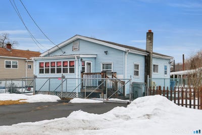 /international/us/30-bartlett-street-plainville-ct-110106494291/