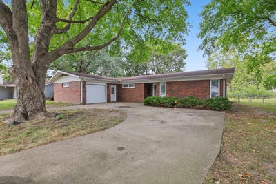 /international/us/209-matteson-drive-villa-grove-il-110110207978/
