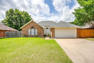 /international/us/1204-dogwood-drive-benbrook-tx-110108165145/