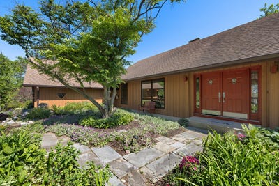 /international/us/8929-robin-hill-road-drive-woodstock-il-110108500882/