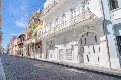 /international/us/205-luna-old-san-juan-pr-110105037482/
