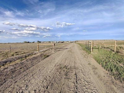 /international/us/392-8-mile-road-riverton-wy-110108919000/