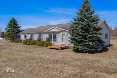 /international/us/5756-county-road-612-lewiston-mi-110107280314/
