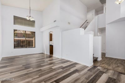 /international/us/8037-w-mohave-street-phoenix-az-110099096456/